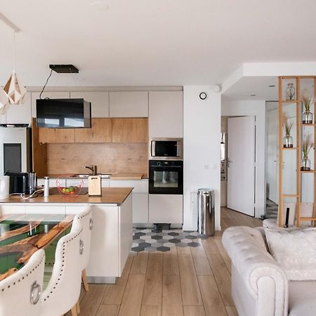 Elise De Roche Equipe Balcon Parking Rer B Apartment Le Bourget Exterior photo