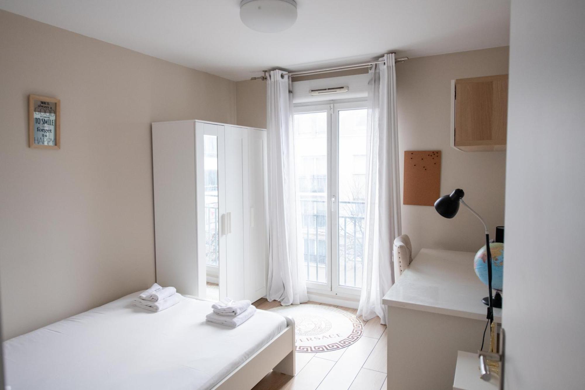 Elise De Roche Equipe Balcon Parking Rer B Apartment Le Bourget Exterior photo