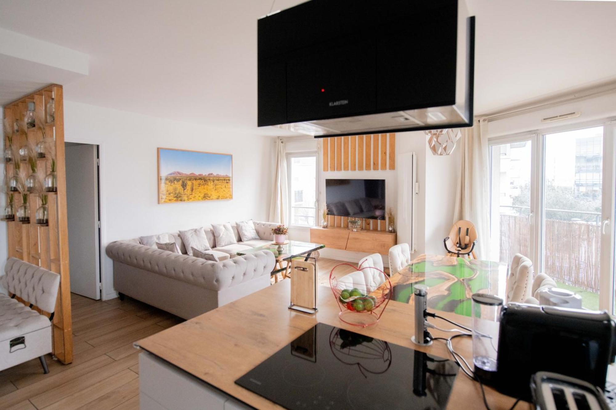 Elise De Roche Equipe Balcon Parking Rer B Apartment Le Bourget Exterior photo