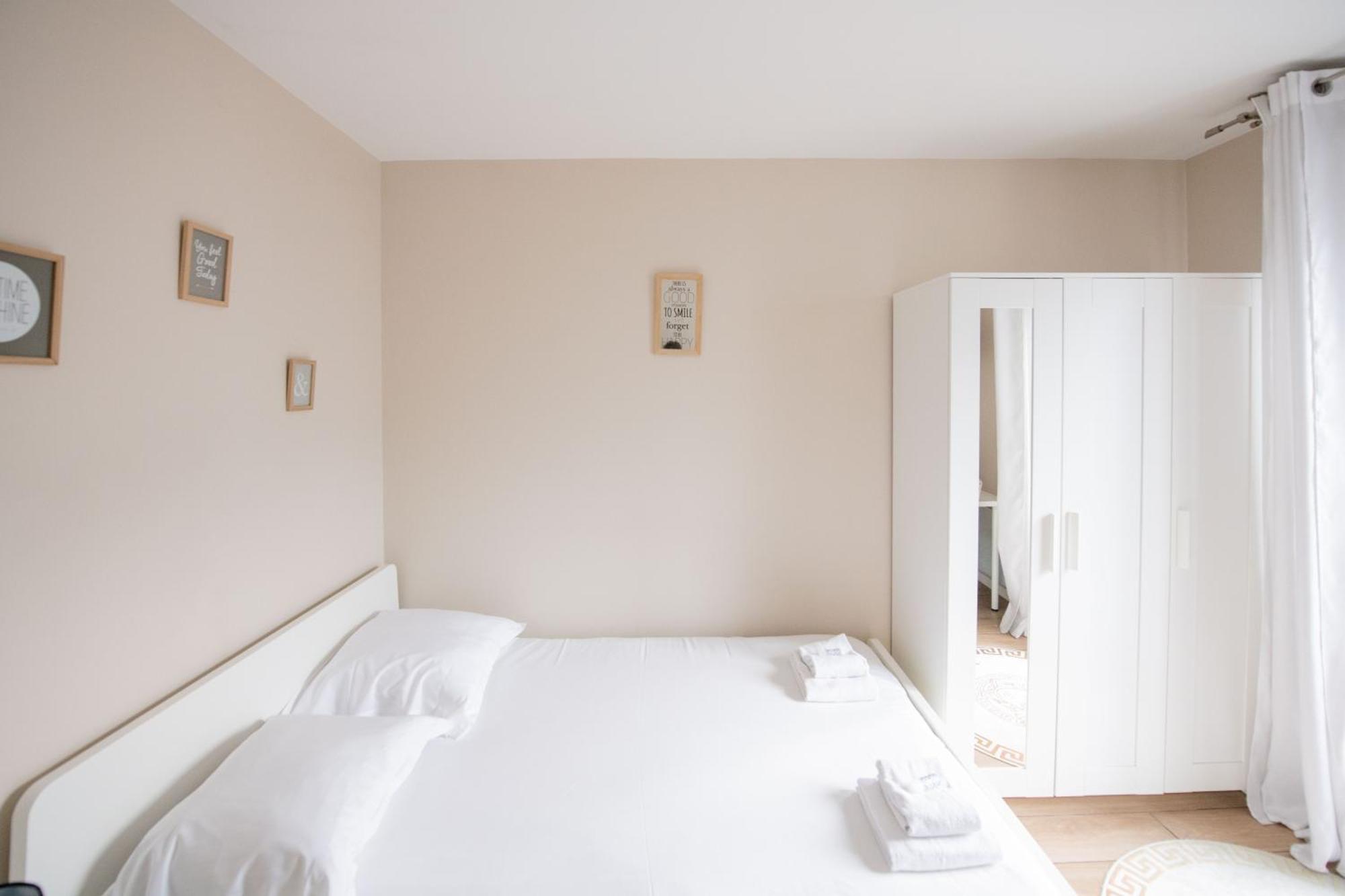 Elise De Roche Equipe Balcon Parking Rer B Apartment Le Bourget Exterior photo